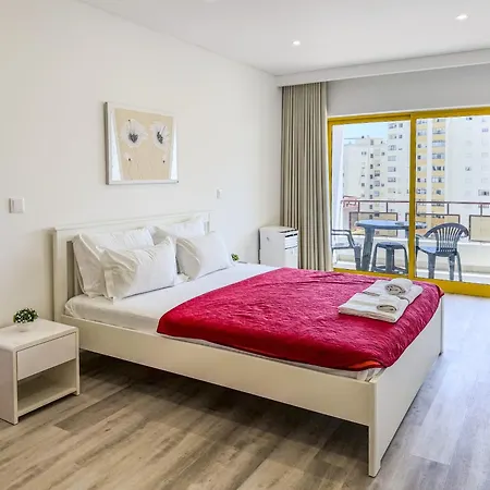 #150 Da Rocha Nearby Апартаменти