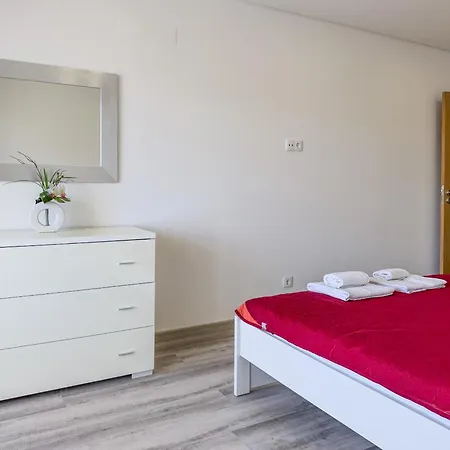 #150 Da Rocha Nearby Апартаменти *