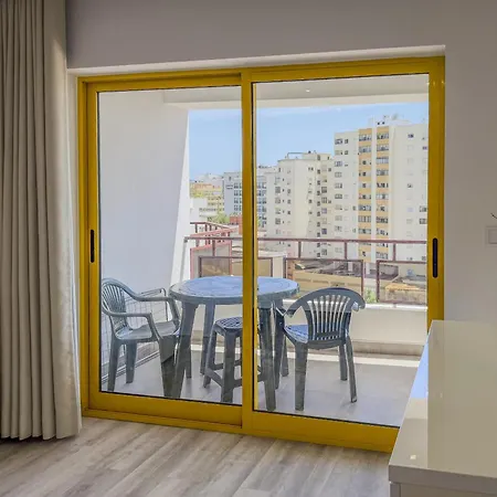 #150 Da Rocha Nearby Апартаменти *
